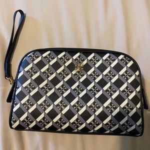 Tory burch wristlet